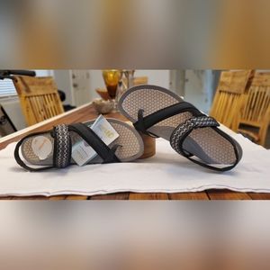 BareTraps Women's Danique Platform Sandal 11. 5